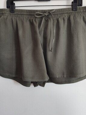 Universal Threads Short
